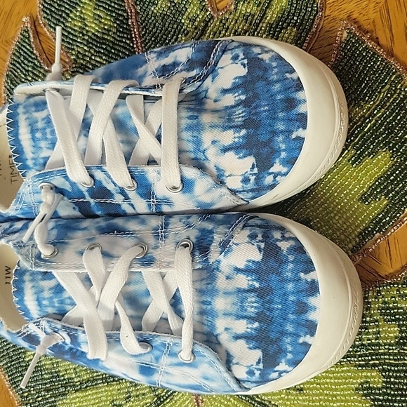 3/$12☆☆Time & Tru tie dye 11 wide sneakers.with memory foam - Picture 3 of 6